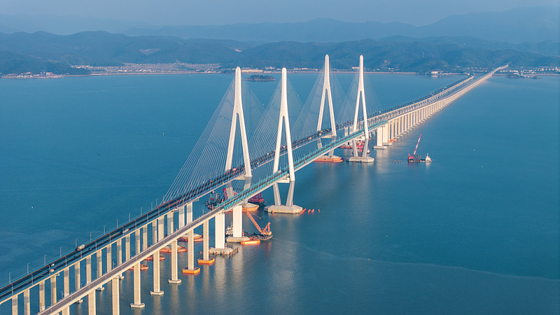 Primeira ferrovia interurbana sobre o mar da China entra em operação