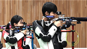 China estabelece dois recordes mundiais e conquista o ouro na prova de equipes mistas de carabina de ar 10mA China conquistou o título da prova de equipes mistas de carabina de ar 10m nos Jogos Asiáticos de Aichi-Nagoya nesta terça-feira.