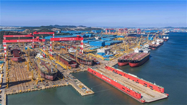 Vislumbre da "Fábrica do Futuro" de construção naval em Dalian, no nordeste da China