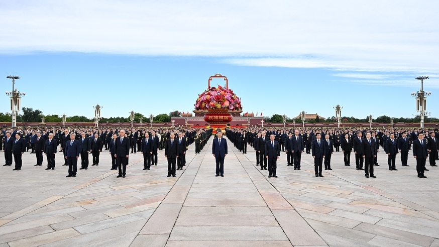 Xi Jinping presta homenagem a heróis nacionais no Dia dos Mártires