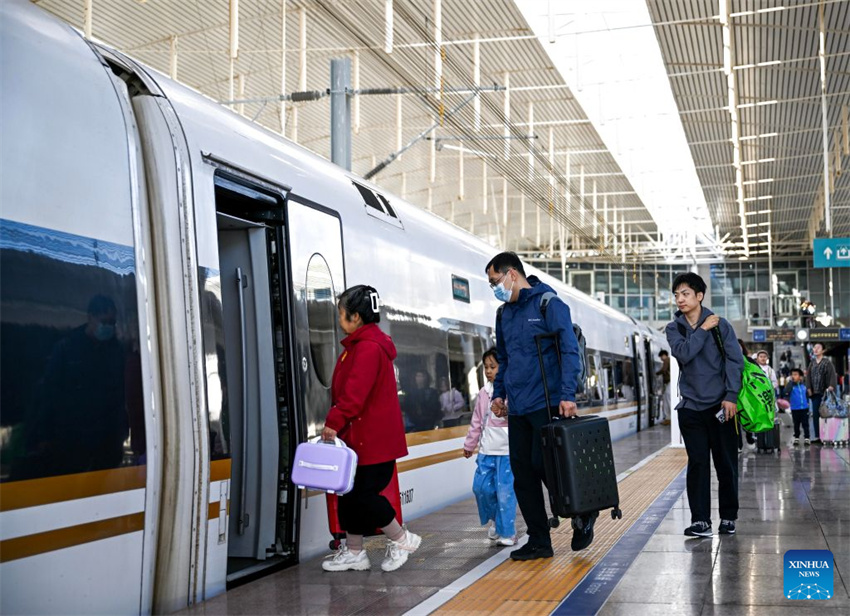 Ferrovias da China registram pico de retorno do feriado em meio a um mercado de turismo aquecido