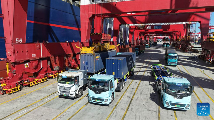 Porto de Qingdao continua expandindo seus serviços globais de transporte marítimo