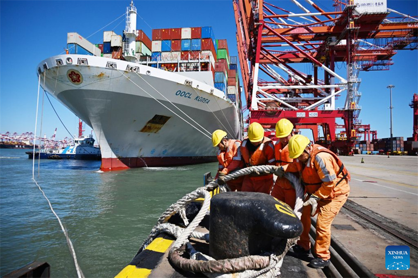 Porto de Qingdao continua expandindo seus serviços globais de transporte marítimo