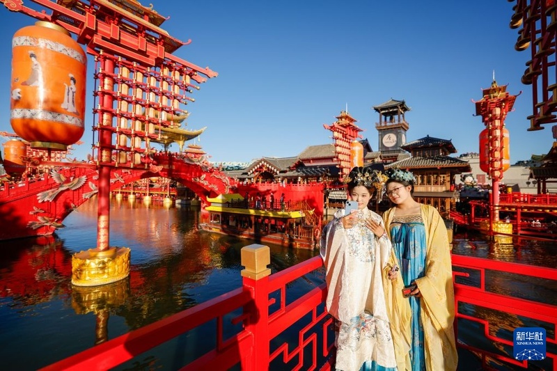 China registra 826 milhões de viagens turísticas domésticas durante feriado do Dia Nacional de 2026