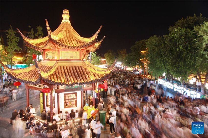 China registra 826 milhões de viagens turísticas domésticas durante o feriado do Dia Nacional de 2026