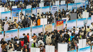 China cria 10,5 milhões de empregos urbanos em 9 mesesA China continuará priorizando a promoção do emprego durante o período do 15º Plano Quinquenal (2026-2030), com base no progresso alcançado na estabilização do mercado de trabalho.