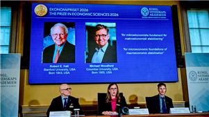 Prêmio Nobel de Economia de 2026 concedido a Robert E. Hall e Michael Woodford A academia afirmou que os laureados desenvolveram modelos macroeconômicos que melhoraram significativamente a capacidade de implementar políticas de estabilização eficazes.