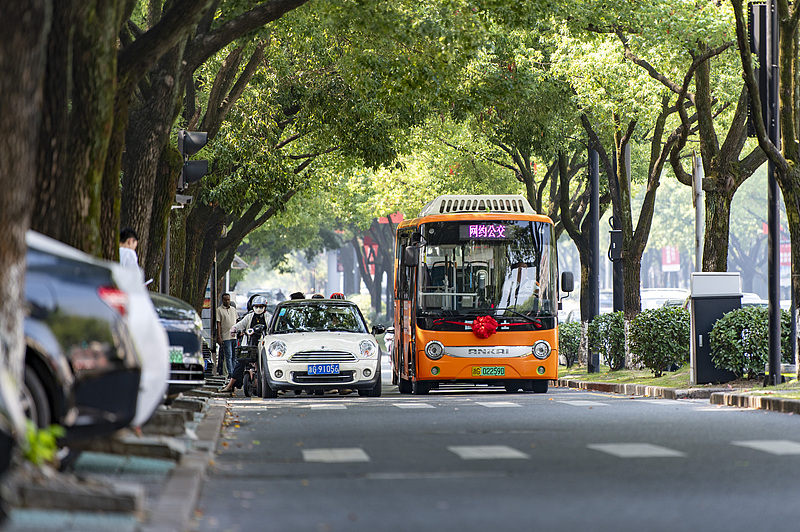 Yiwu, Zhejiang: ônibus sob demanda entram em operação experimental