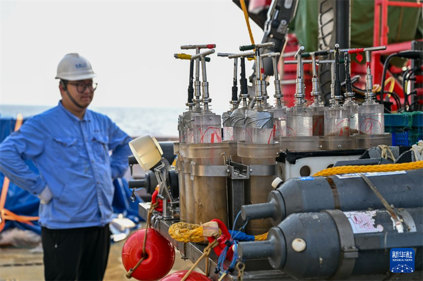 Submersível chinês Jiaolong conclui 467ª operação de mergulho