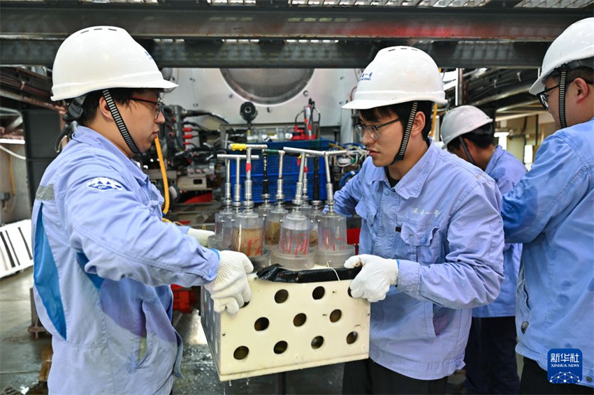 Submersível chinês Jiaolong conclui 467ª operação de mergulho