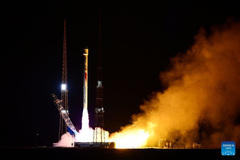 Foguete chinês Zhuque-2E envia 10 satélites ao espaço