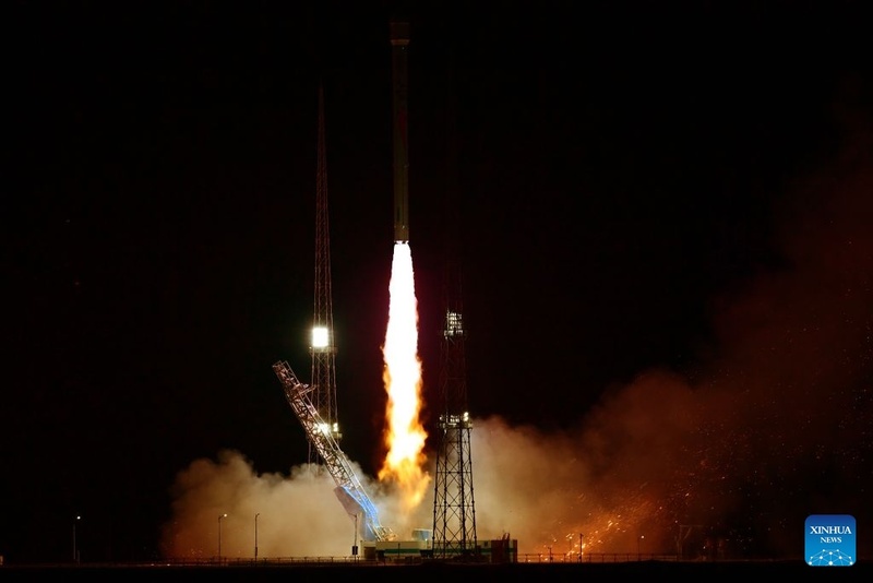 Foguete chinês Zhuque-2E envia 10 satélites ao espaço