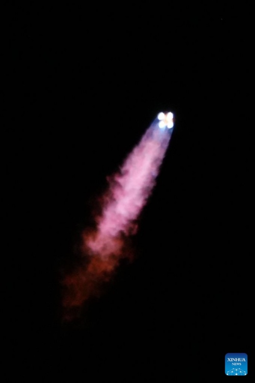 Foguete chinês Zhuque-2E envia 10 satélites ao espaço