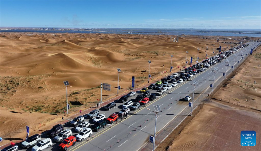 Evento de expedição automotiva no deserto tem início na região de Ningxia, noroeste da China