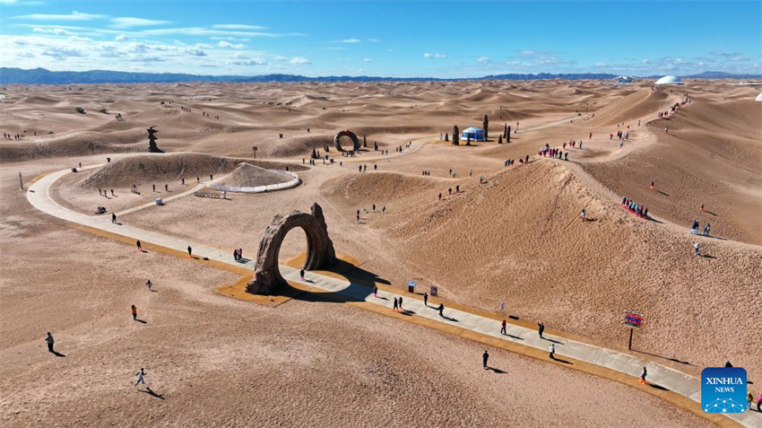 Evento de expedição automotiva no deserto tem início na região de Ningxia, noroeste da China