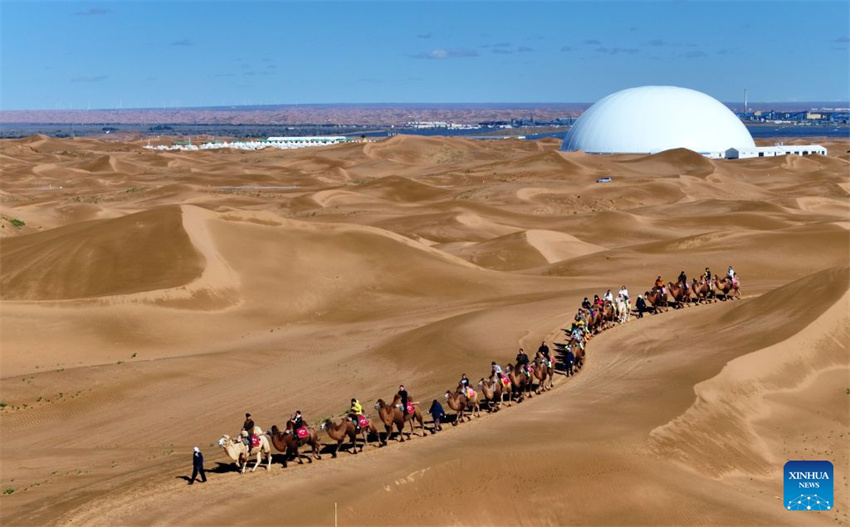 Evento de expedição automotiva no deserto tem início na região de Ningxia, noroeste da China