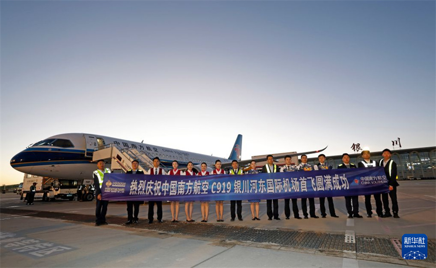 Avião chinês C919 conecta o tráfego aéreo entre o centro e o oeste da China