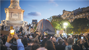 Agitação em Portugal reflete protestos que se espalham pela EuropaMilhares de manifestantes retornaram às praças centrais de Lisboa e do Porto nesta terça-feira, prometendo continuar sua campanha contra o agravamento da crise habitacional em Portugal.