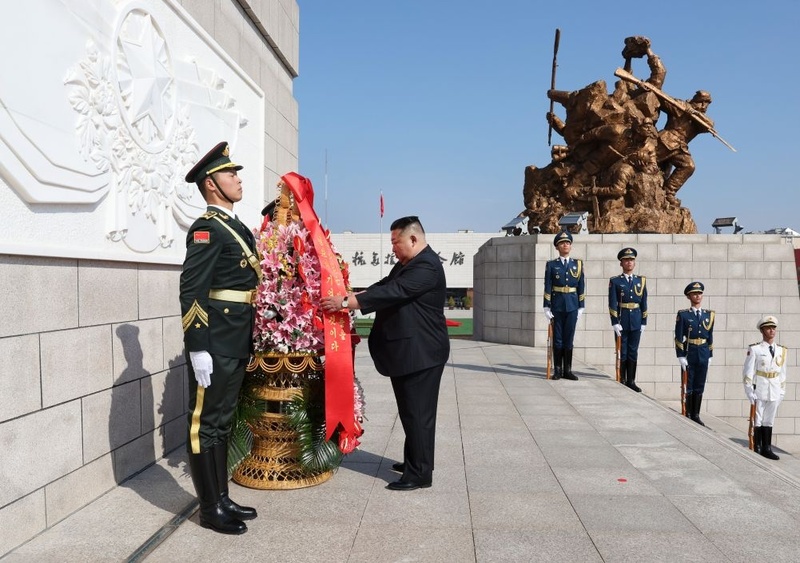 Mais alto conselheiro político da China acompanha o mais alto líder da RPDC em visita a cidade fronteiriça